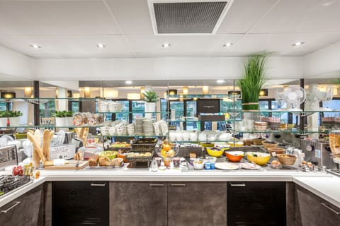 Daily buffet breakfast for a fee