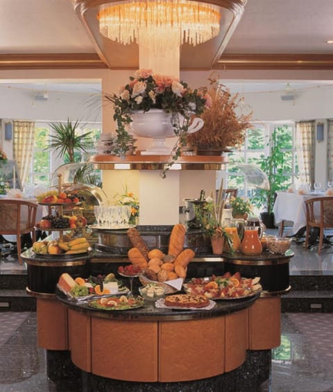 Daily buffet breakfast for a fee
