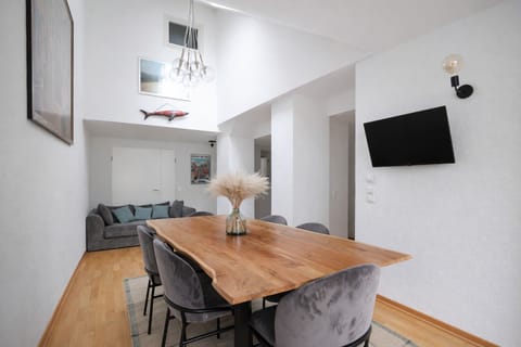 Design Apartment, 3 Bedrooms | Living area
