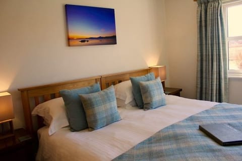 Superior Suite | Desk, blackout drapes, iron/ironing board, free WiFi