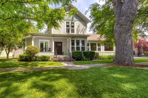Historic craftsman home for couples traveling together.