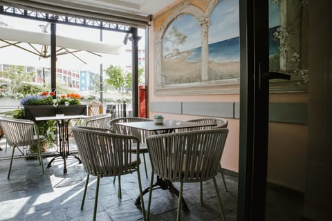 Daily continental breakfast (EUR 10 per person)