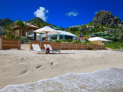 THIS VILLA IS REALLY ON THE BEACH