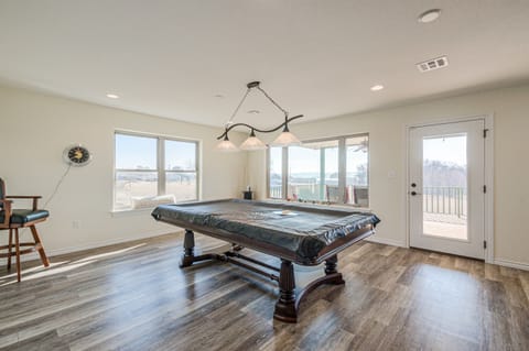 Upstairs Game Room w/ Pool Table