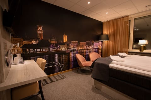 Standard Double or Twin Room, Shared Bathroom | Premium bedding, pillowtop beds, individually decorated