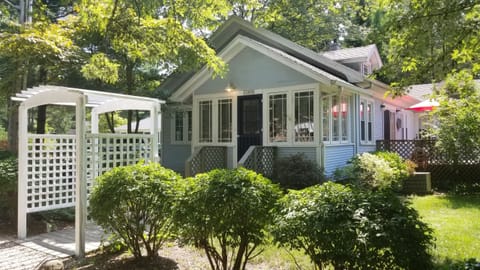 Quintessential Cottage - Memories Are Made Here