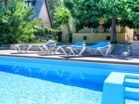 Water, Plant, Swimming Pool, Building, Blue, Shade, Outdoor Furniture, Tree, Body Of Water, Leisure