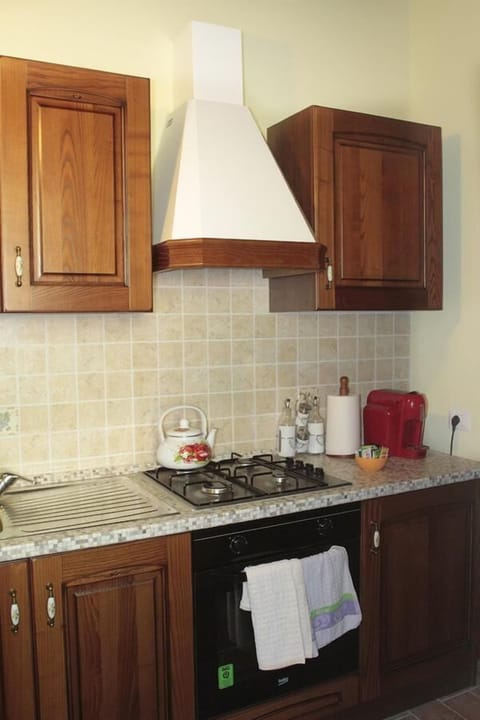 Duplex, 1 Bedroom | Private kitchen | Fridge, oven, stovetop, coffee/tea maker