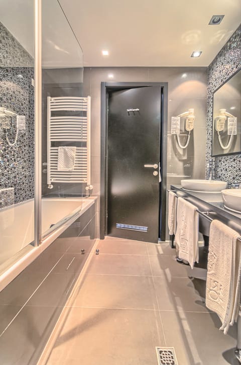 Suite, Sea View | Bathroom | Rainfall showerhead, hair dryer, towels, soap