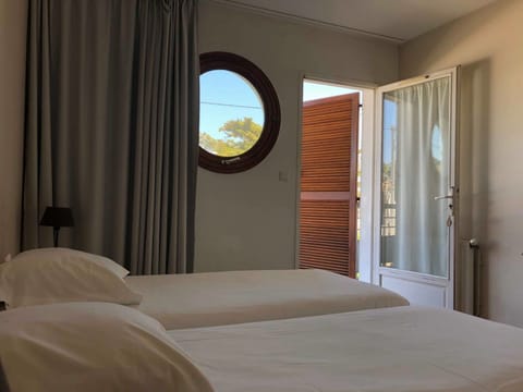 Twin Room | In-room safe, free WiFi, bed sheets