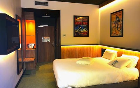 Standard Room, 1 Double Bed | Premium bedding, desk, blackout drapes, soundproofing