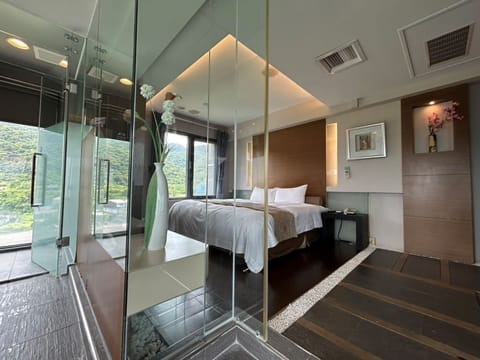 Standard Double Room | Desk, WiFi (free), bed sheets