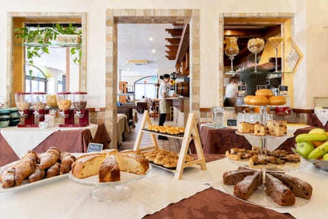 Free daily buffet breakfast