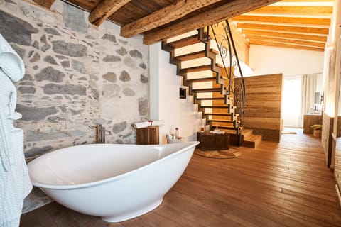 Honeymoon Room, 1 King Bed, Sauna | Bathroom | Free toiletries, hair dryer, bathrobes, slippers