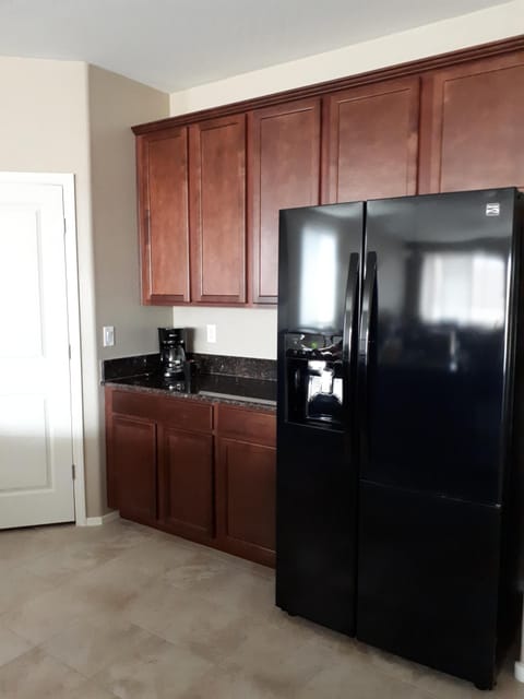 Side by side fridge/freezer with water and ice dispensers