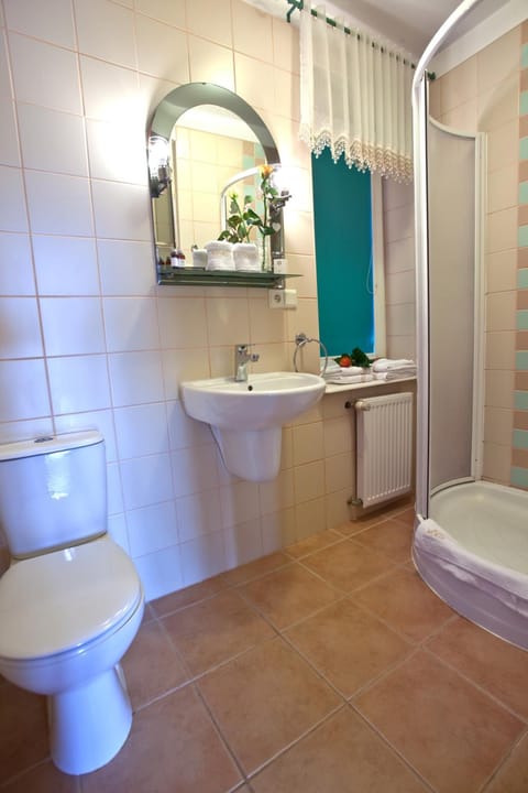 Shower, free toiletries, hair dryer, towels