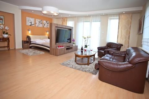 Duplex Apartment | Minibar, in-room safe, individually decorated, individually furnished