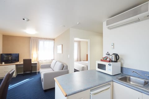 Fridge, coffee/tea maker, electric kettle