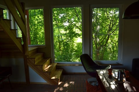 Cottage | Living room | Flat-screen TV, fireplace, DVD player