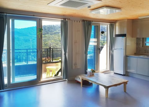 Room (A) | Living area | Flat-screen TV