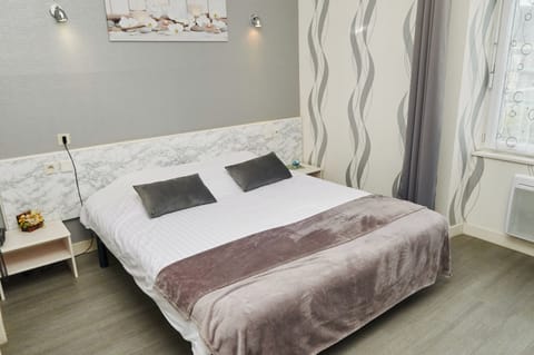 Standard Double Room | Hypo-allergenic bedding, desk, blackout drapes, soundproofing