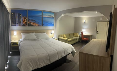 Studio Suite, 1 King Bed, Non Smoking | Iron/ironing board, free cribs/infant beds, rollaway beds, free WiFi