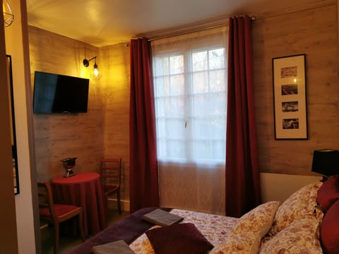 Room (Anglaise) | Individually decorated, individually furnished, free WiFi, bed sheets
