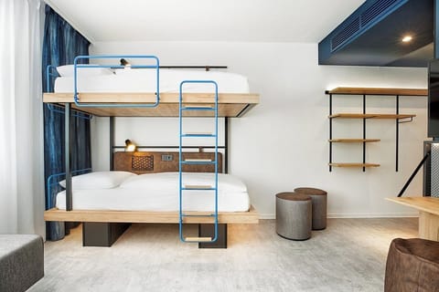 Hypo-allergenic bedding available, WiFi (free), bed sheets