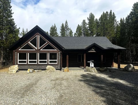 Wolf Den Cabin Rental - Dog Friendly! (2454)