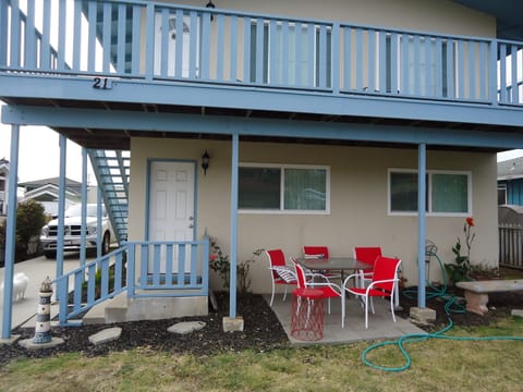 sitting area in front, front yard is now pavers