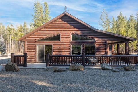 Mama Bear Cabin Rental - Pet Friendly! (2284)