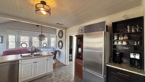 Large eat in kitchen with sitting room