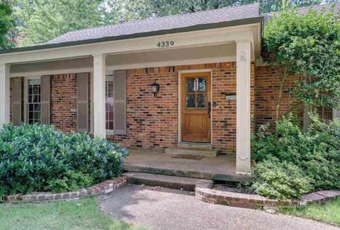 Welcome to Audubon Estates - Elvis' first Memphis home is around the corner!!!