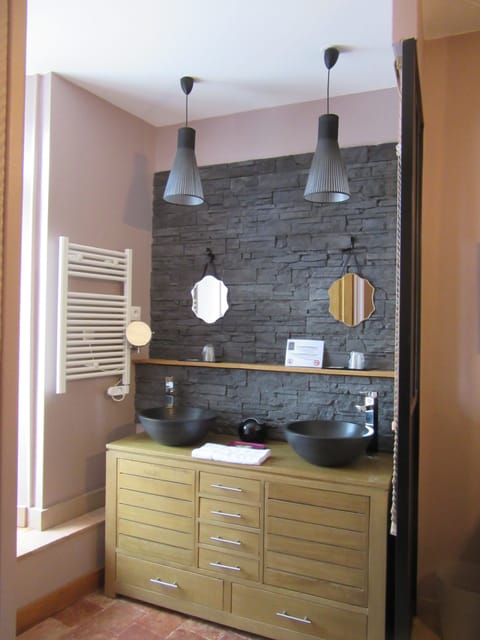 Comfort Double Room | Bathroom | Free toiletries, hair dryer, towels