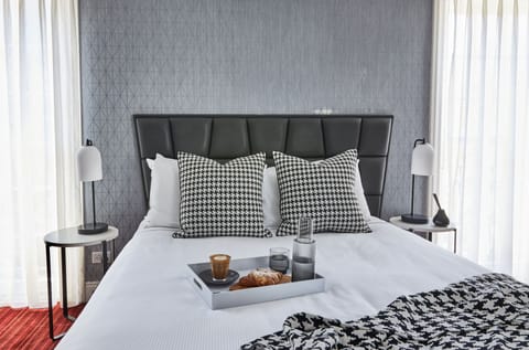 Deluxe Double | Desk, laptop workspace, blackout drapes, free WiFi