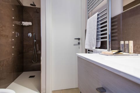 Minibar, in-room safe, free WiFi, bed sheets