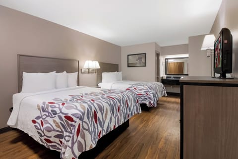 Pillowtop beds, desk, blackout drapes, WiFi (free)