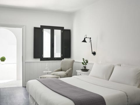 Deluxe Double Room (Nimborio Tower) | Hypo-allergenic bedding, memory foam beds, in-room safe, desk