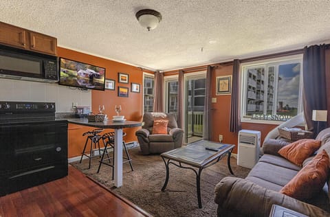 Welcome to Mountain Lodge 110, a welcoming property mere minutes from The Village and with great slope views!