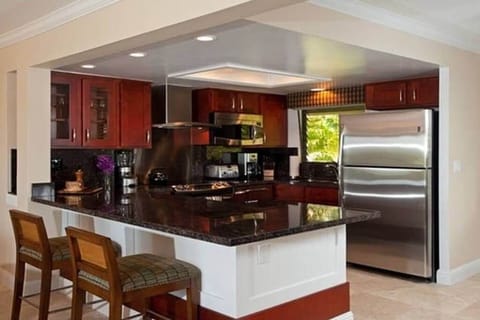 Fully Equipped Kitchen with Large Granite Counter and Bar Seating