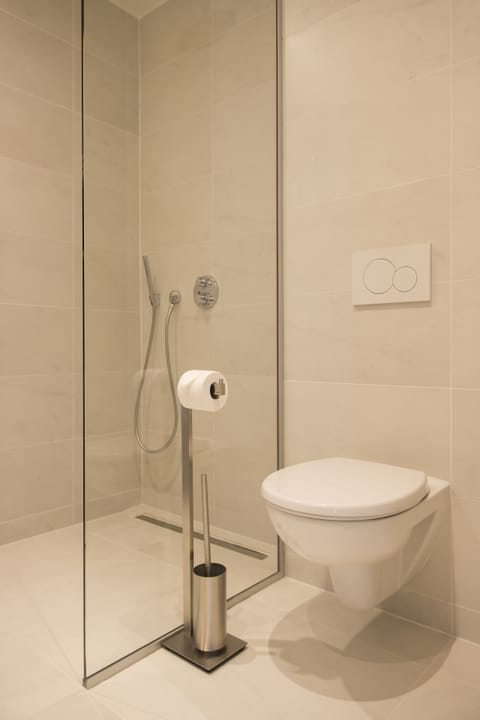 Superior Studio | Bathroom | Shower, rainfall showerhead, hair dryer, bathrobes