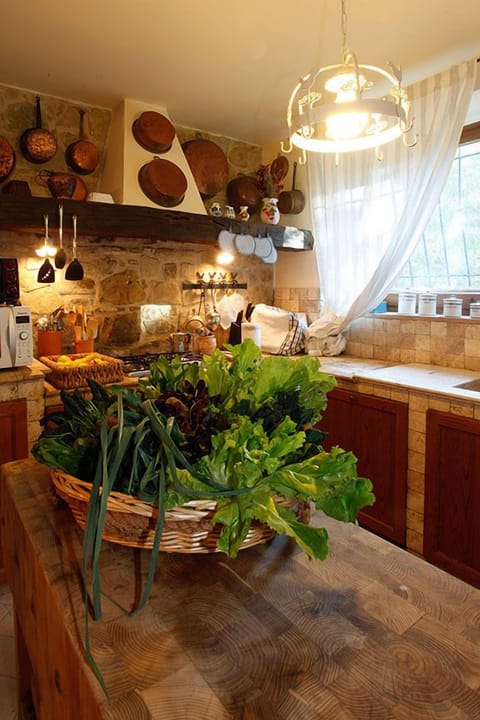 Villa, 5 Bedrooms | Private kitchen | Full-size fridge, microwave, oven, stovetop