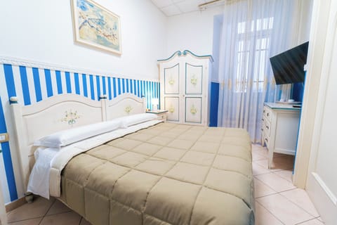 Classic Double Room, 1 Bedroom, City View | Frette Italian sheets, down comforters, free minibar