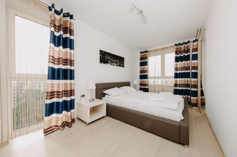 Apartment, Multiple Beds, Non Smoking, Courtyard View | 3 bedrooms, desk, iron/ironing board, free WiFi