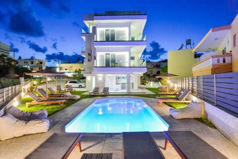 Outdoor pool, sun loungers