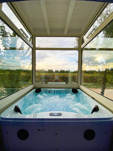 Jetted tub