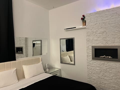 Deluxe Double Room, 1 Double Bed, Sea View, Sea Facing | Blackout drapes, iron/ironing board, cribs/infant beds, free WiFi