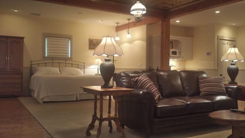 Welcome to Cow Creek Suite For Two!  (Or one, of course.)