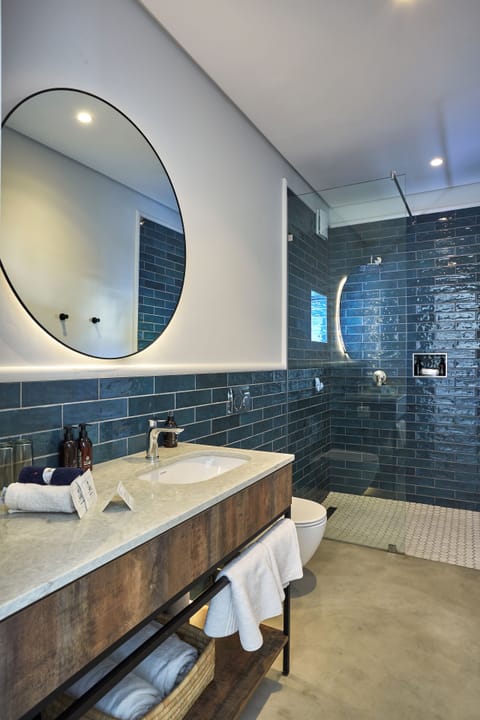 Superior Room, Pool Access | Bathroom | Shower, hair dryer, slippers, towels