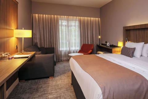 Superior Room, 1 King Bed, Non Smoking (Walk-in Shower) | Desk, iron/ironing board, free cribs/infant beds, rollaway beds